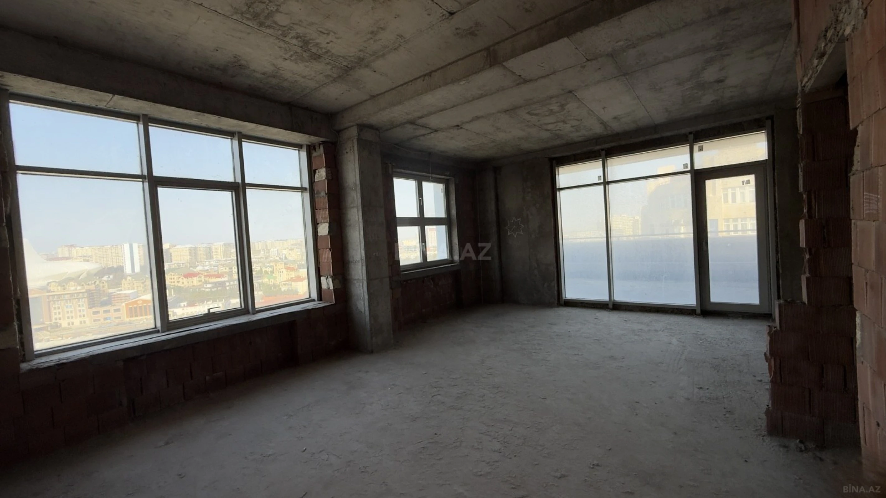 Satılır 3 otaqlı mənzil 164 m²