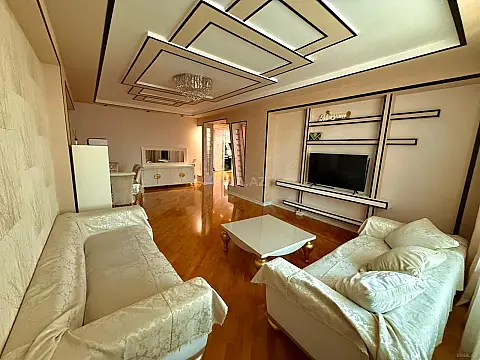 Kirayə verilir 4 otaqlı mənzil 255 m²