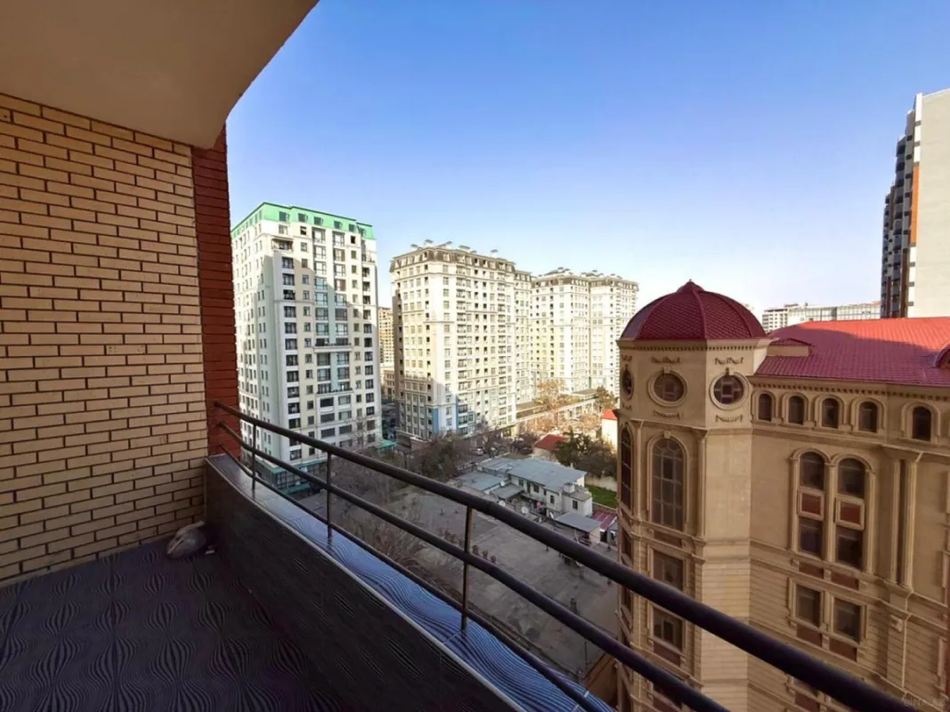 Kirayə verilir 4 otaqlı mənzil 255 m²