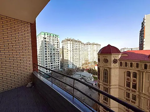 Kirayə verilir 4 otaqlı mənzil 255 m²