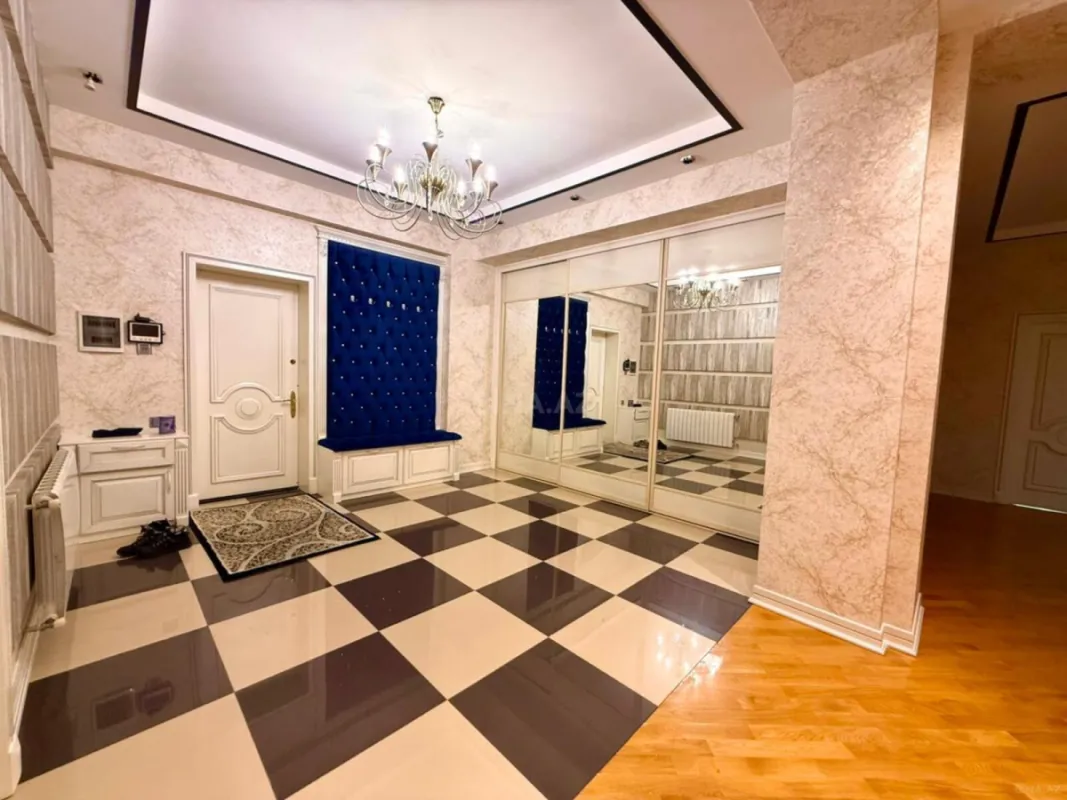 Kirayə verilir 4 otaqlı mənzil 255 m²