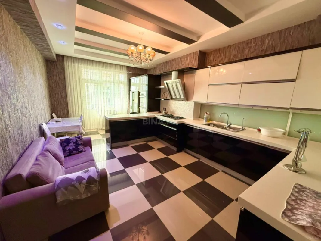 Kirayə verilir 4 otaqlı mənzil 255 m²