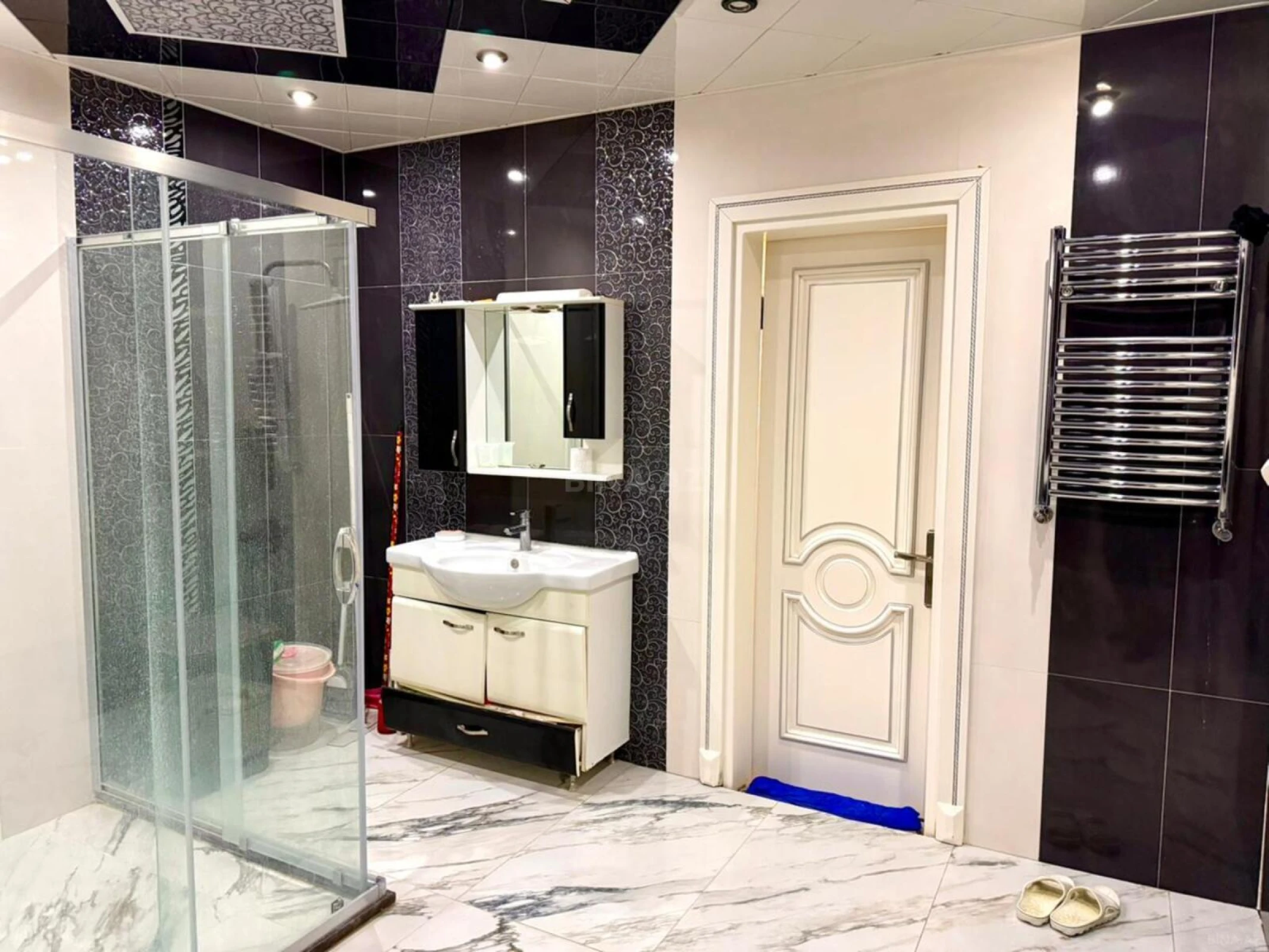 Kirayə verilir 4 otaqlı mənzil 255 m²