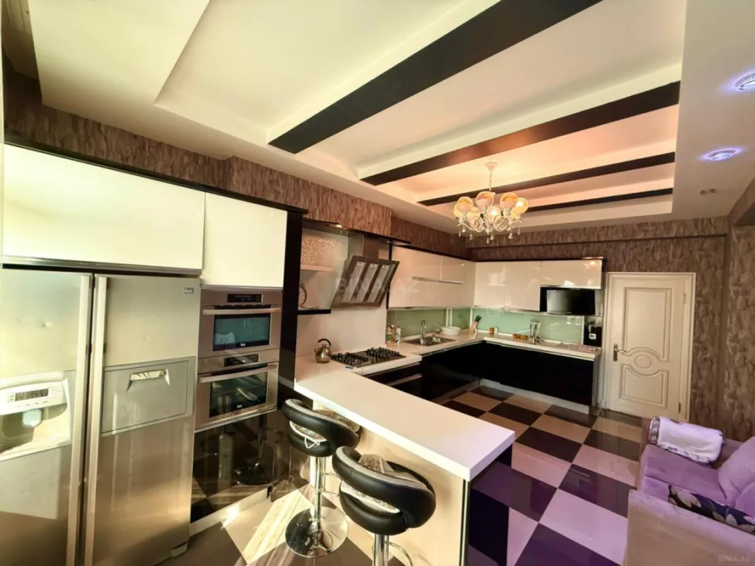 Kirayə verilir 4 otaqlı mənzil 255 m²