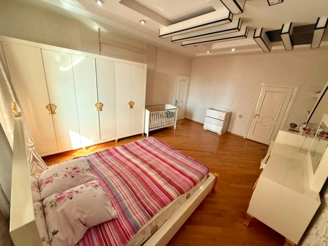 Kirayə verilir 4 otaqlı mənzil 255 m²