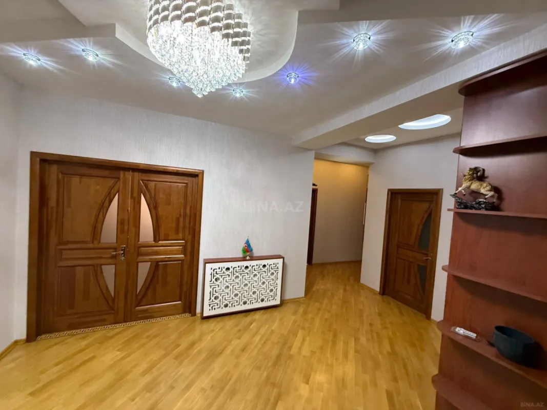 Satılır 3 otaqlı mənzil 168.5 m²