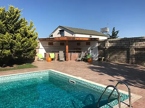 Kirayə verilir 5 otaqlı həyət evi 360 m²