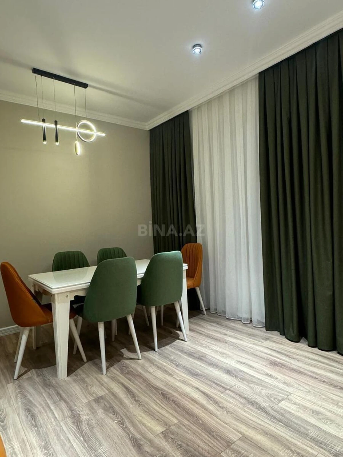 Kirayə verilir 2 otaqlı mənzil 75 m²