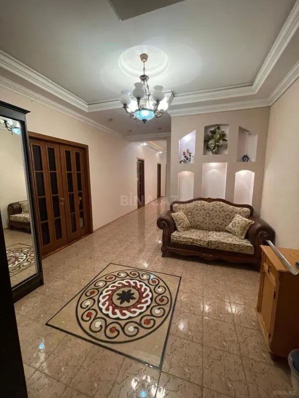 Kirayə verilir 4 otaqlı mənzil 170 m²