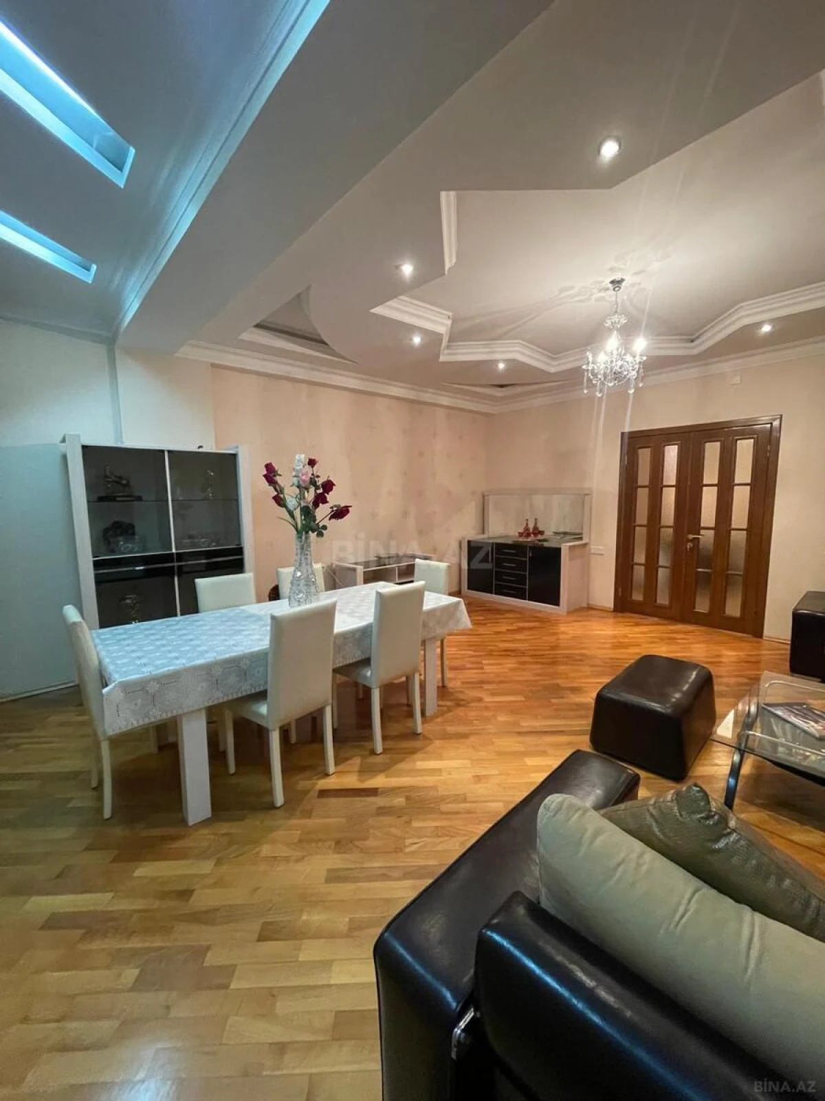 Kirayə verilir 4 otaqlı mənzil 170 m²