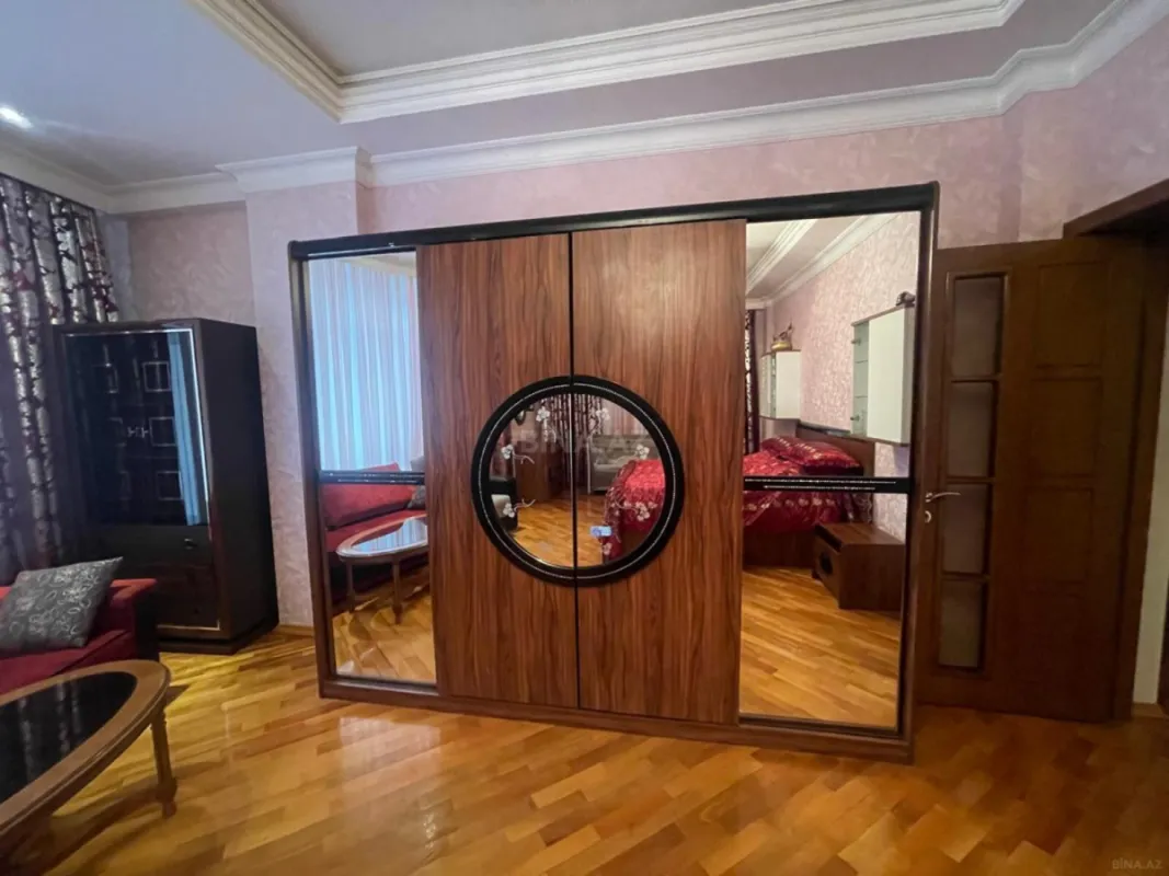 Kirayə verilir 4 otaqlı mənzil 170 m²