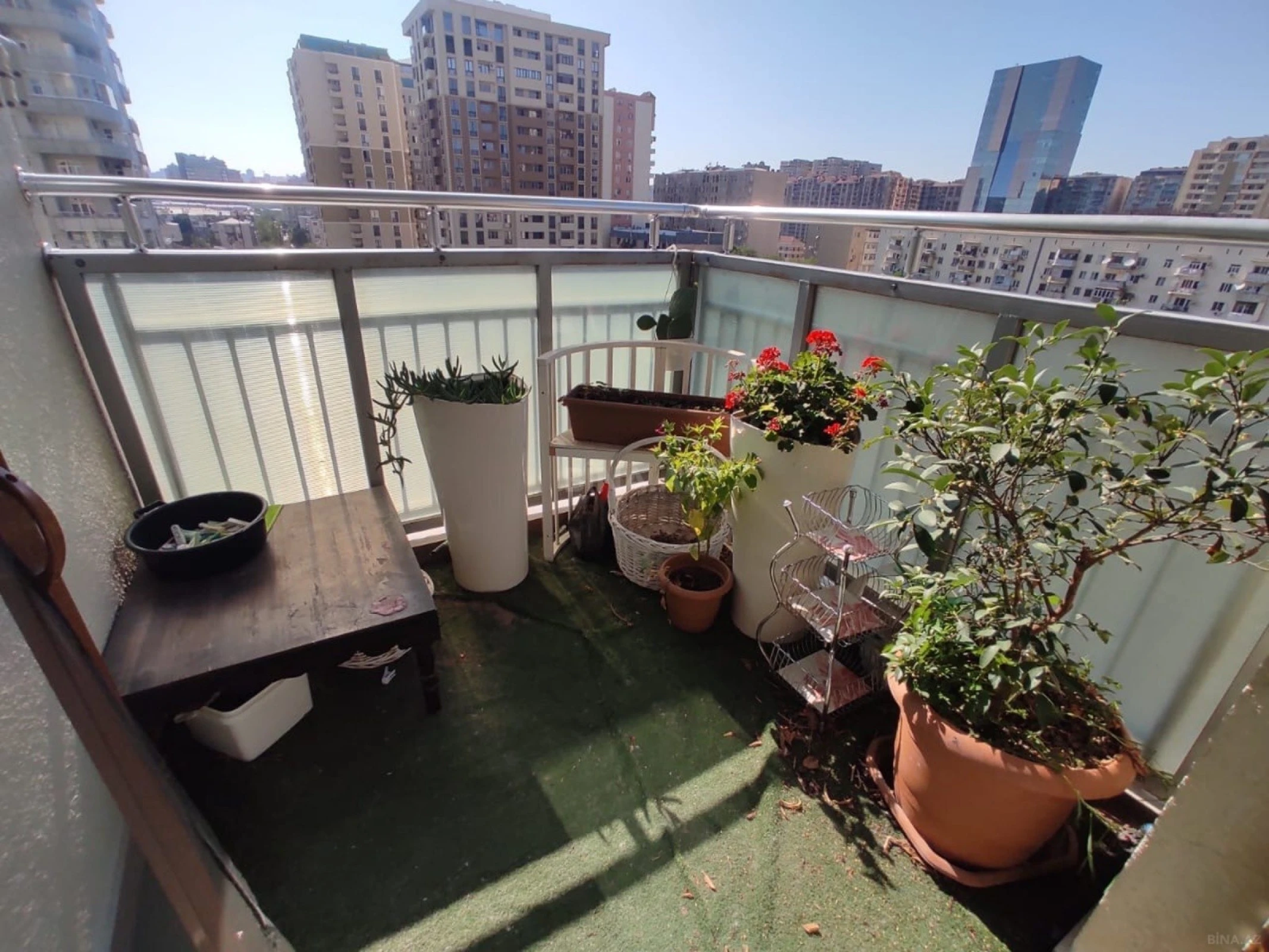 Satılır 4 otaqlı mənzil 183 m²