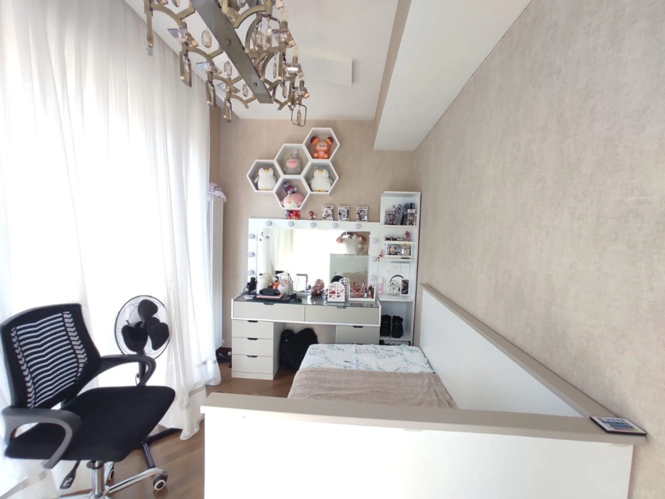 Satılır 4 otaqlı mənzil 183 m²