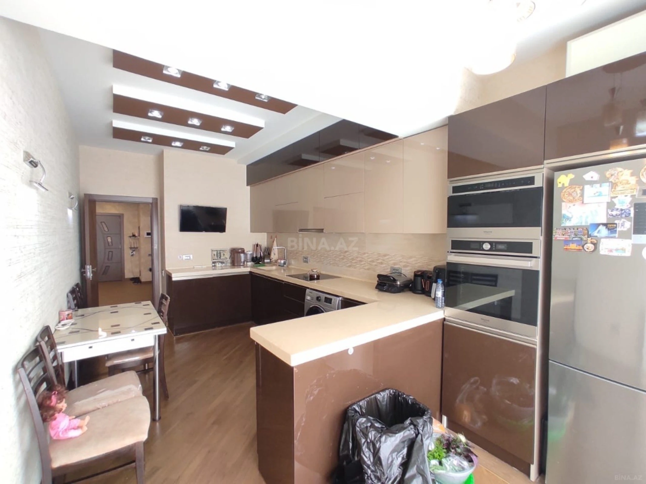 Satılır 4 otaqlı mənzil 183 m²