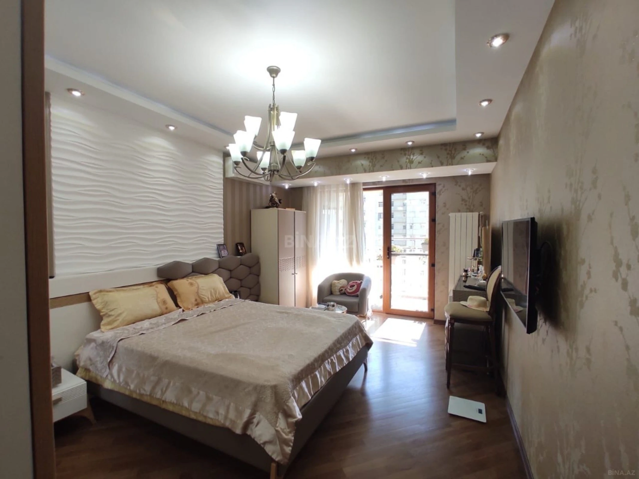 Satılır 4 otaqlı mənzil 183 m²