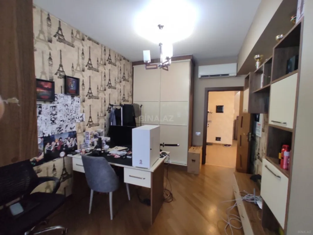 Satılır 4 otaqlı mənzil 183 m²