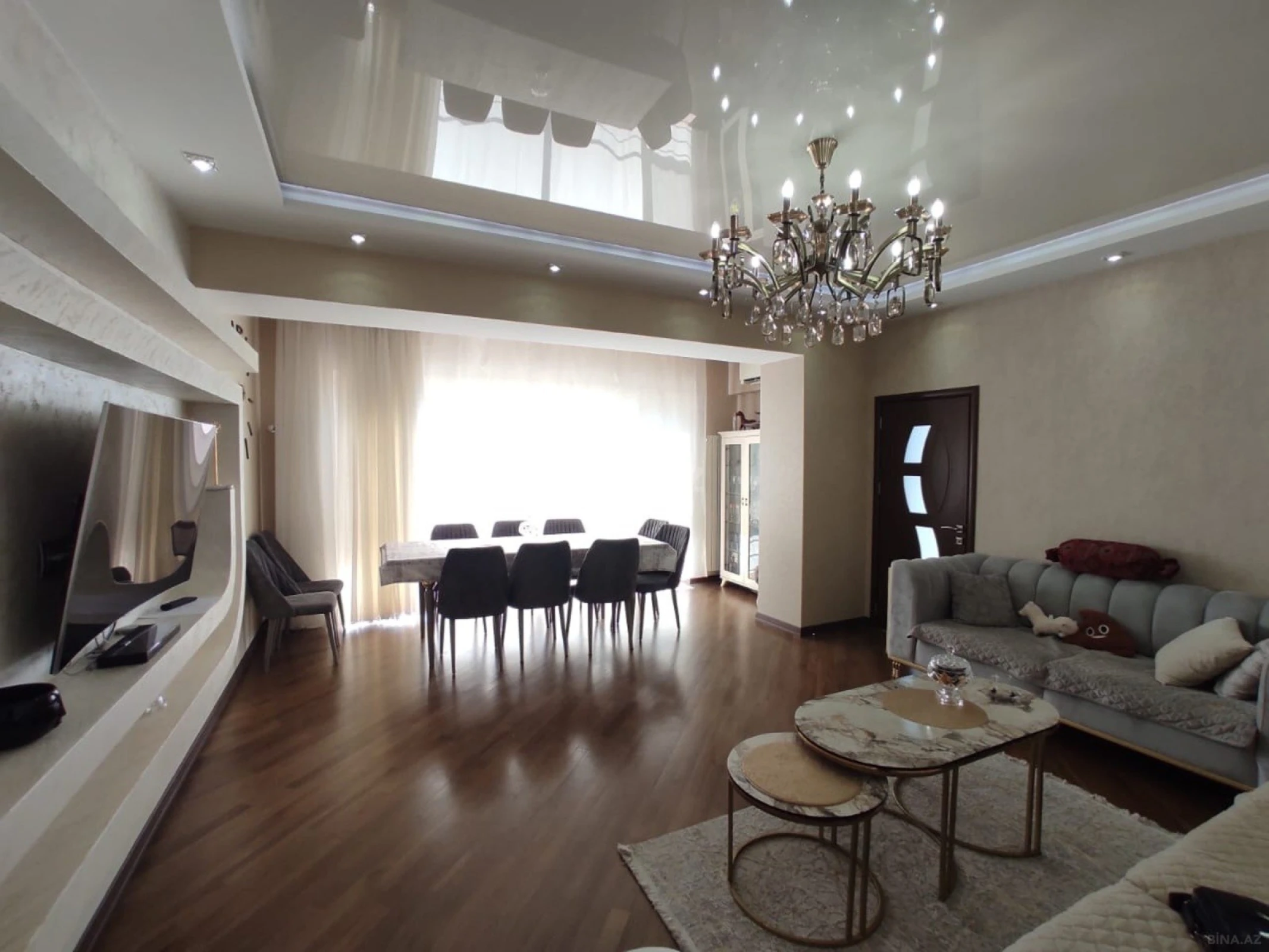 Satılır 4 otaqlı mənzil 183 m²