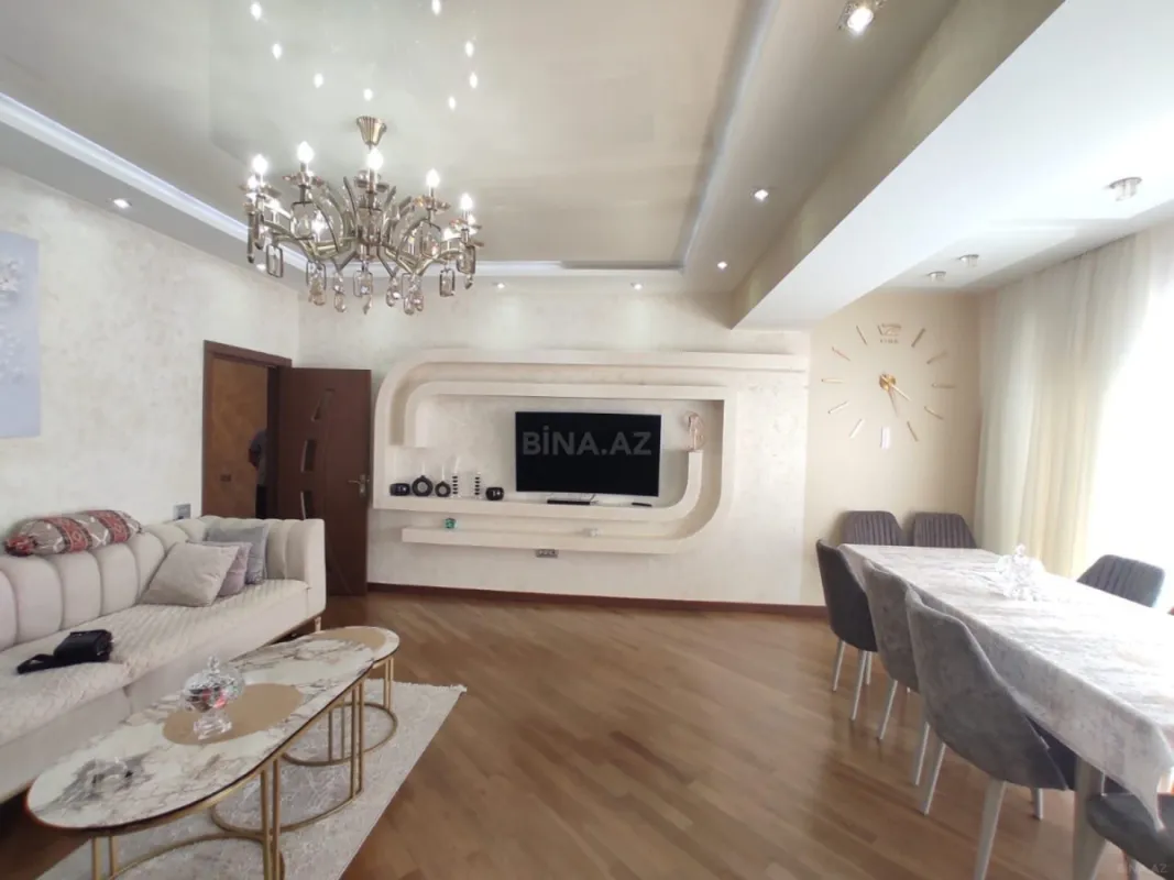 Satılır 4 otaqlı mənzil 183 m²