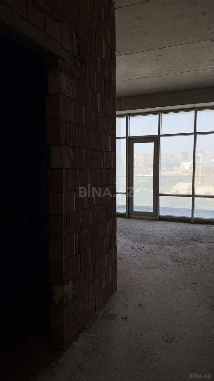 Satılır 4 otaqlı mənzil 231.9 m²