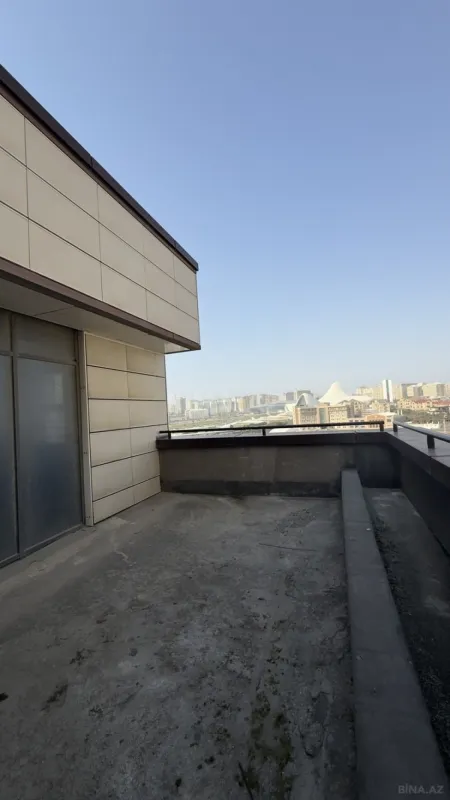 Satılır 4 otaqlı mənzil 231.9 m²