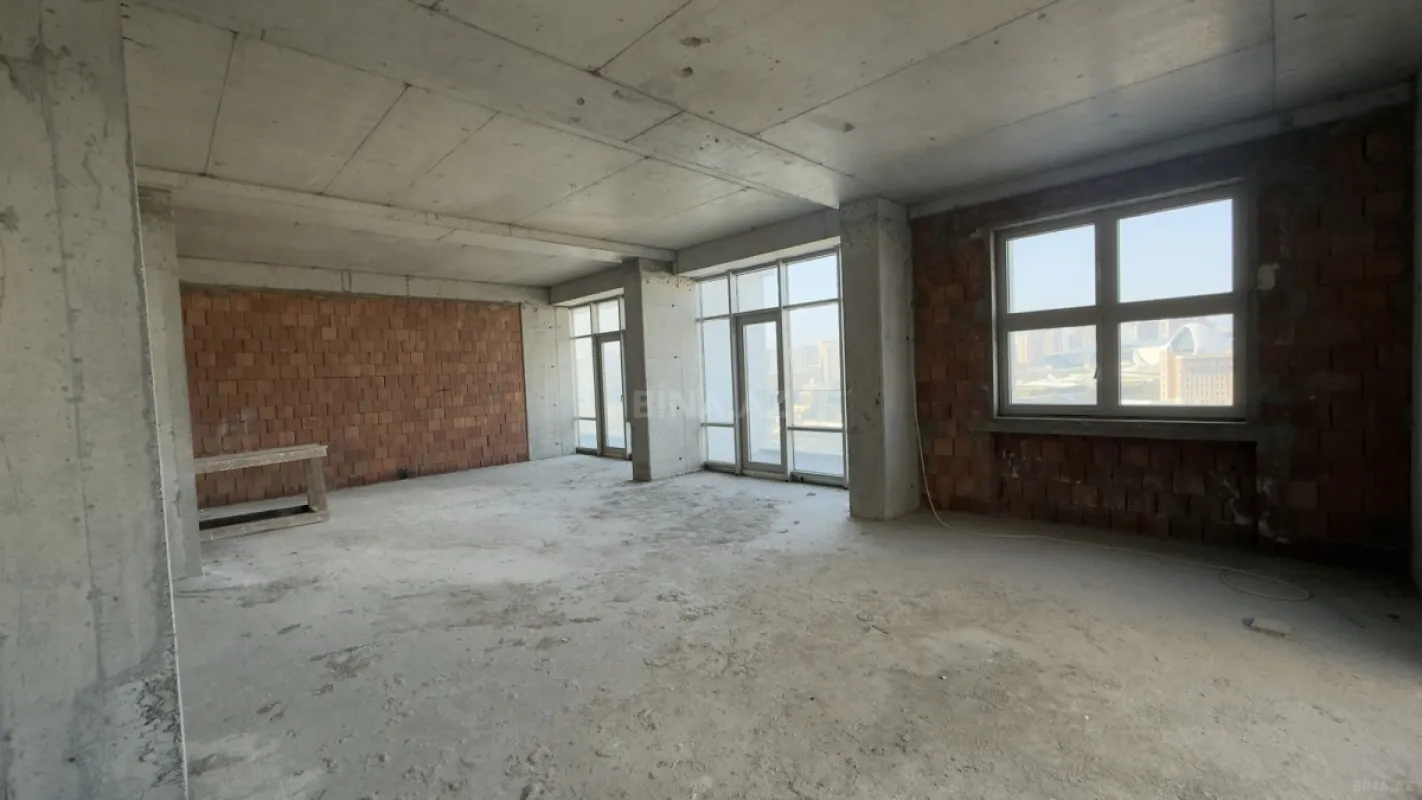 Satılır 4 otaqlı mənzil 231.9 m²