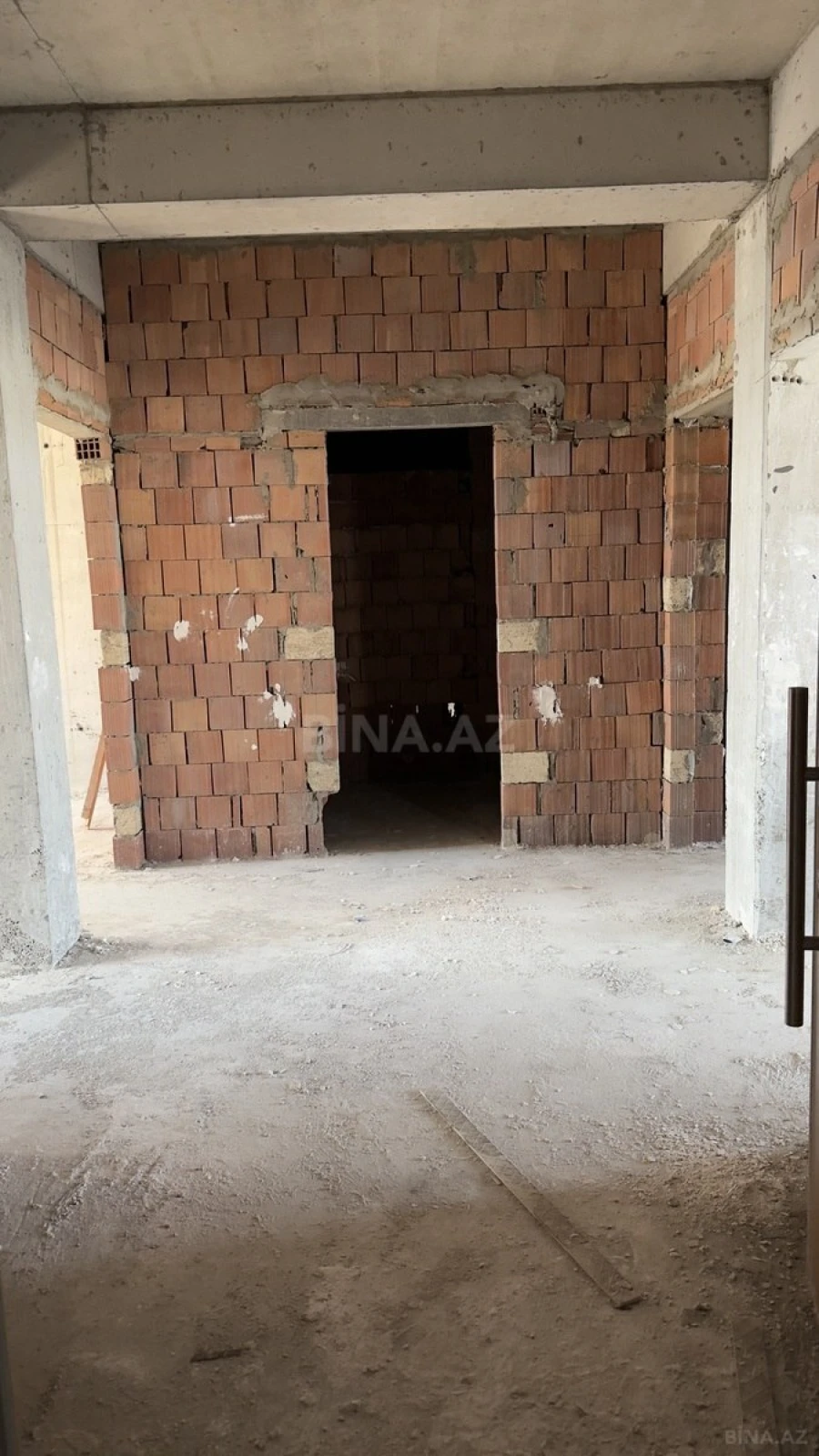 Satılır 4 otaqlı mənzil 231.9 m²