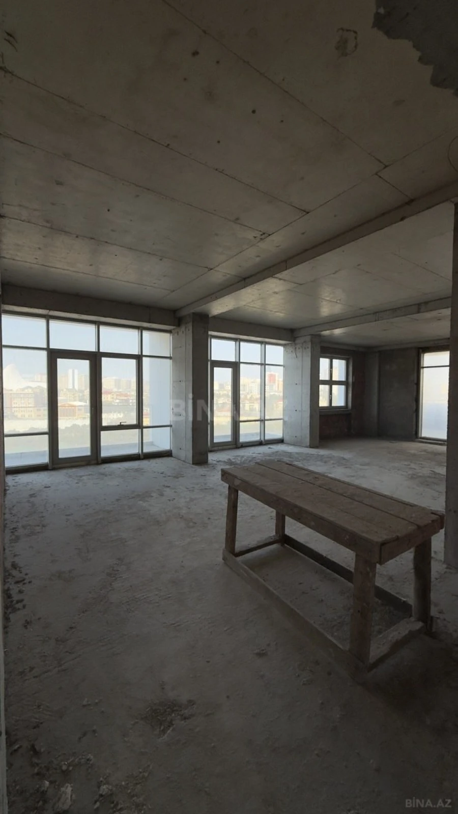 Satılır 4 otaqlı mənzil 231.9 m²