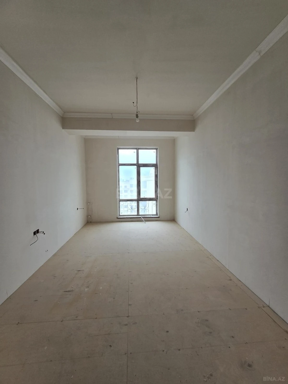 Satılır 4 otaqlı mənzil 165 m²
