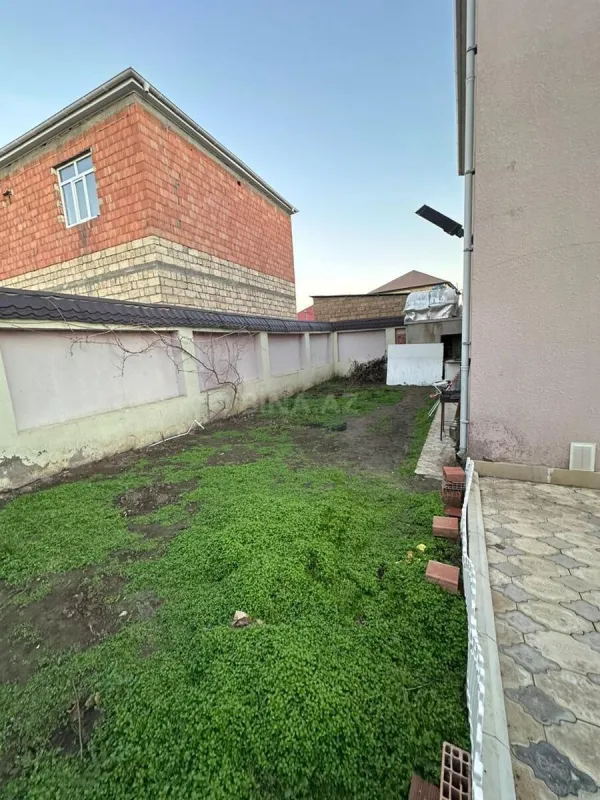 Satılır 5 otaqlı həyət evi 160 m²