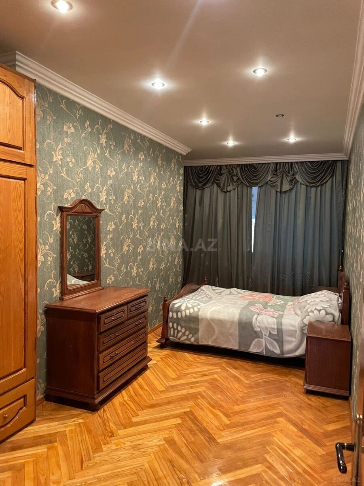 Kirayə verilir 6 otaqlı ofis 360 m²