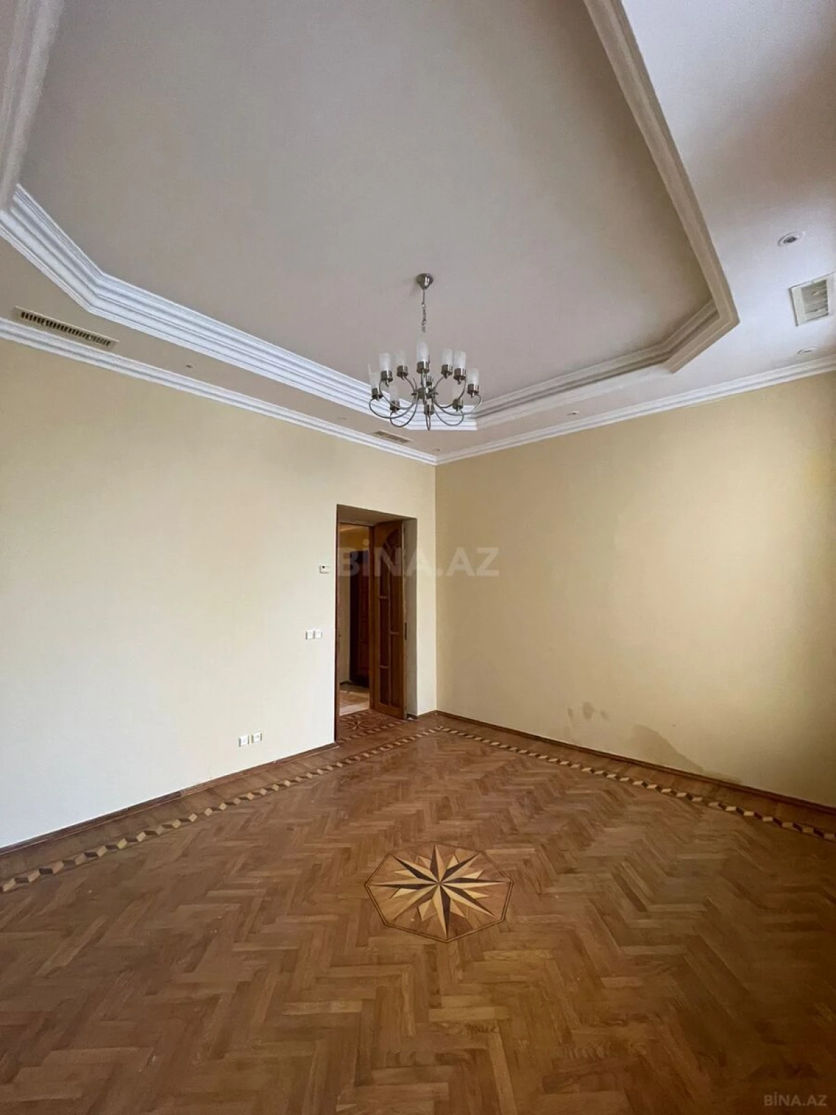 Kirayə verilir 6 otaqlı ofis 360 m²