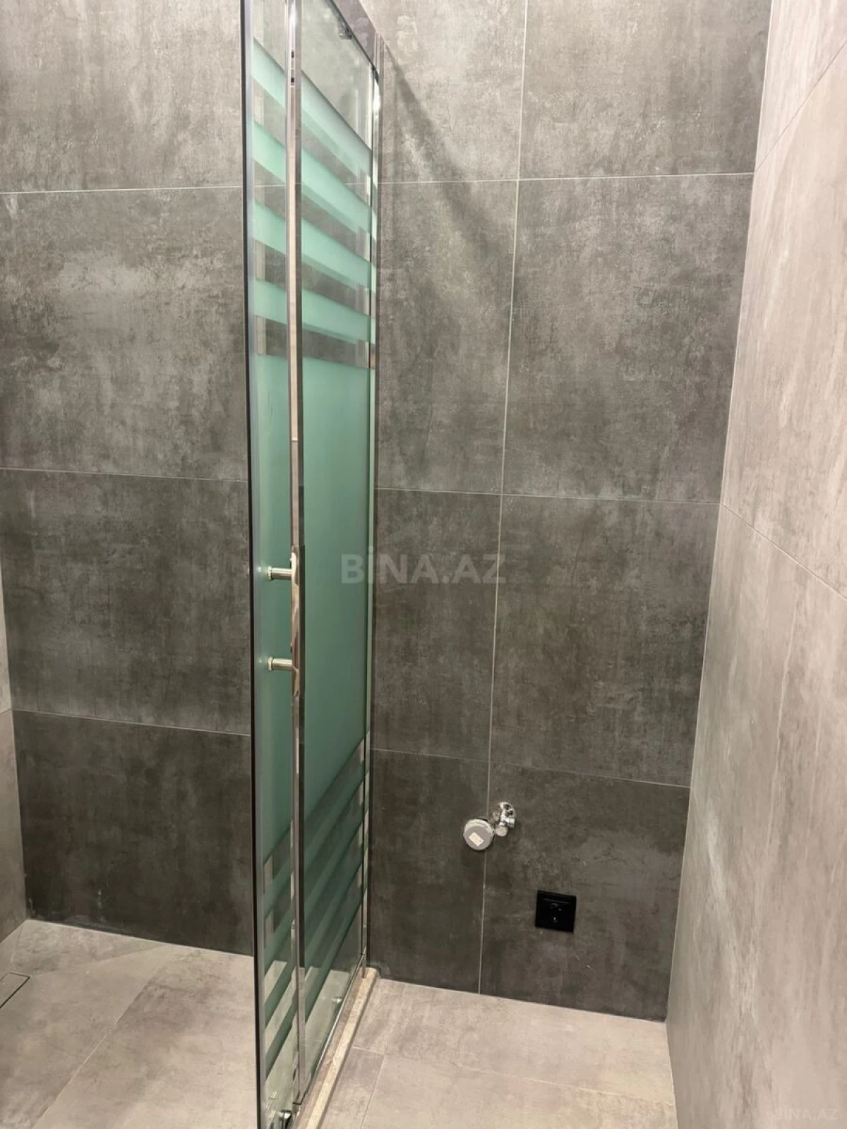Kirayə verilir 2 otaqlı mənzil 67 m²
