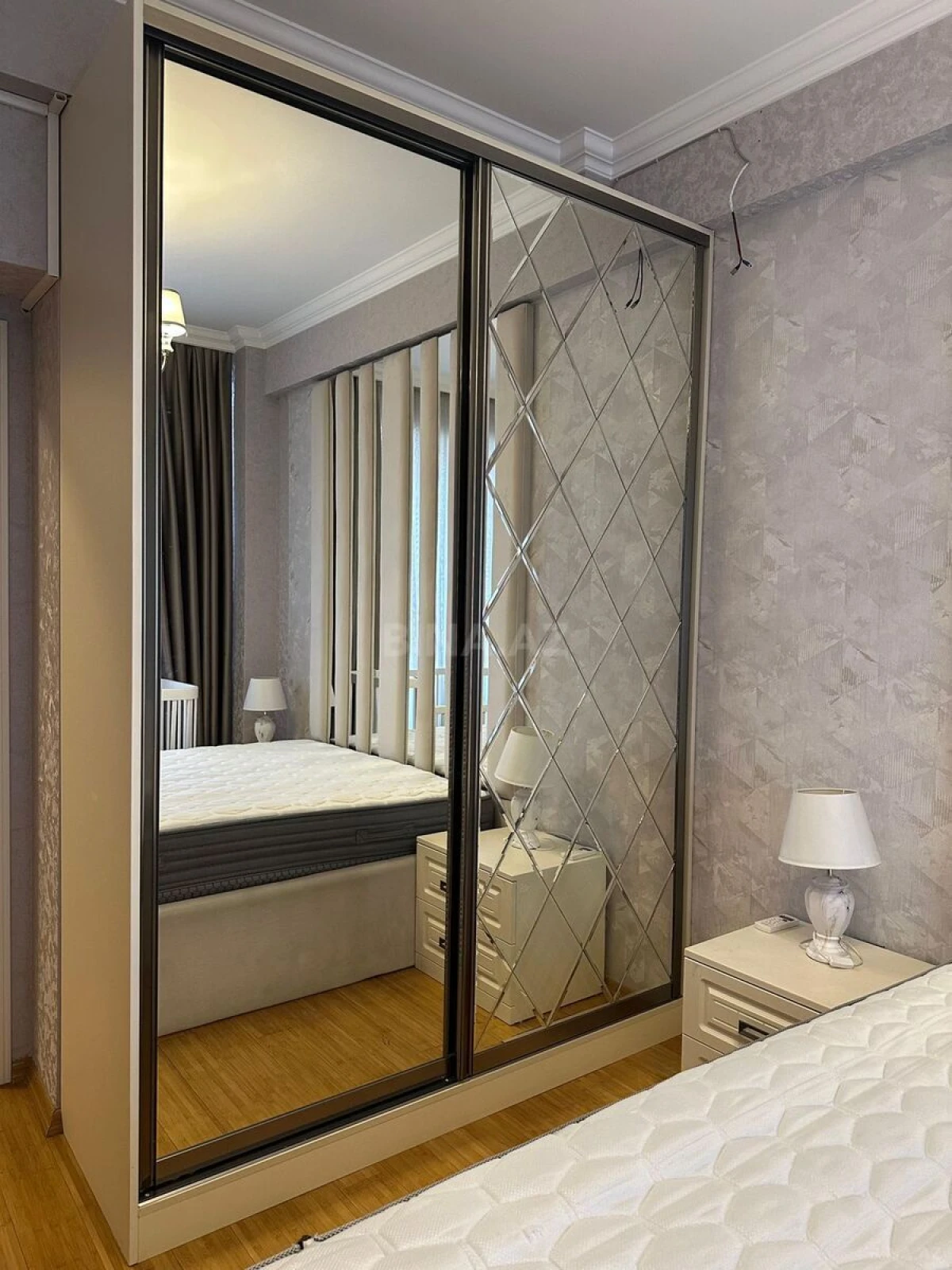 Satılır 2 otaqlı mənzil 77 m²