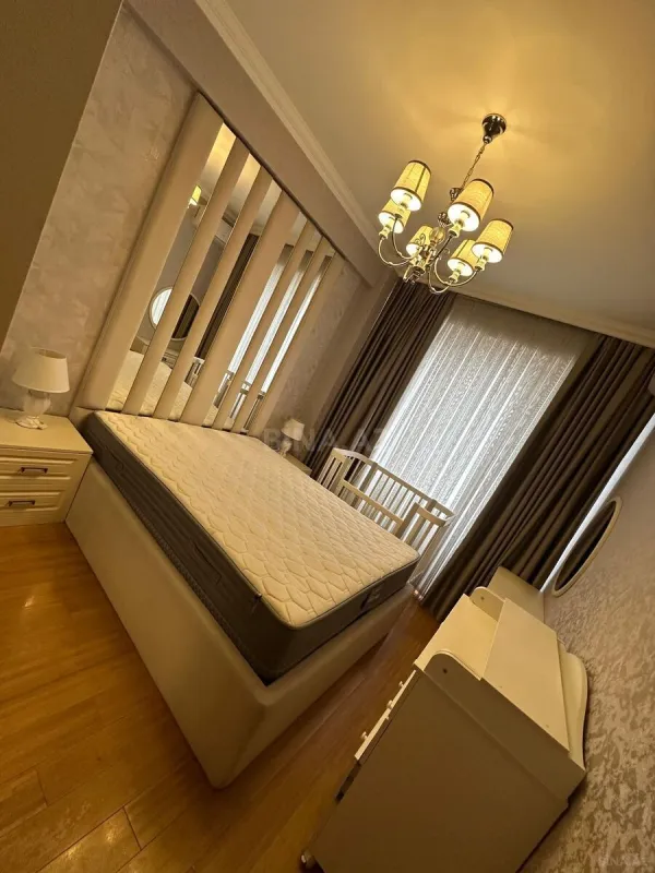 Satılır 2 otaqlı mənzil 77 m²