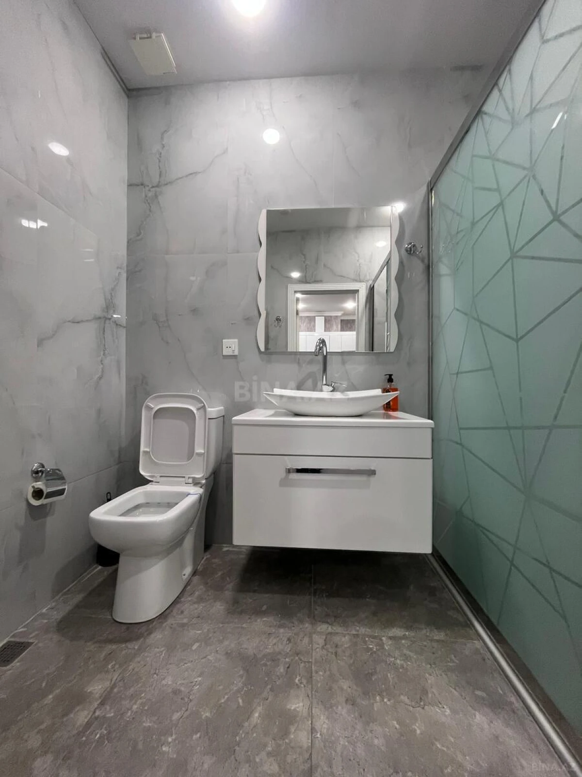Kirayə verilir 2 otaqlı mənzil 70 m²