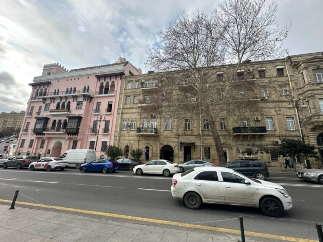 Satılır 2 otaqlı mənzil 63 m²