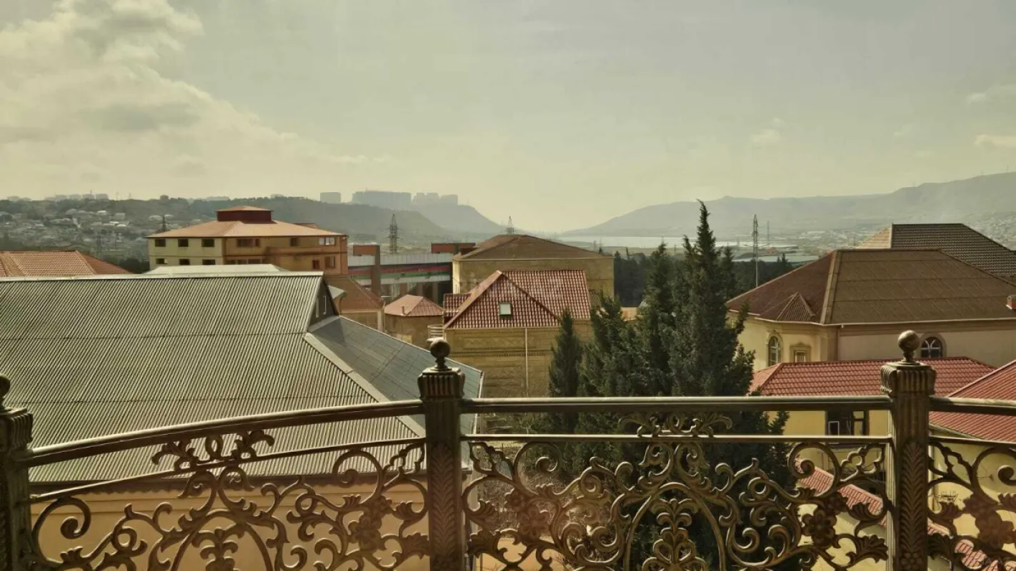 Satılır 10 otaqlı həyət evi 850 m²