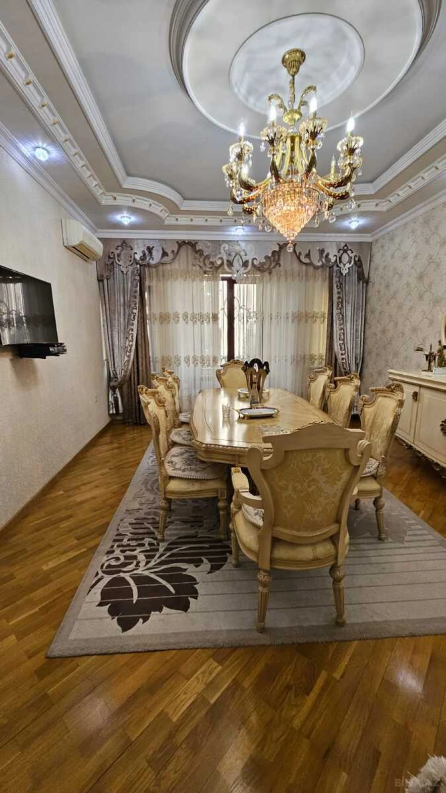 Satılır 10 otaqlı həyət evi 850 m²