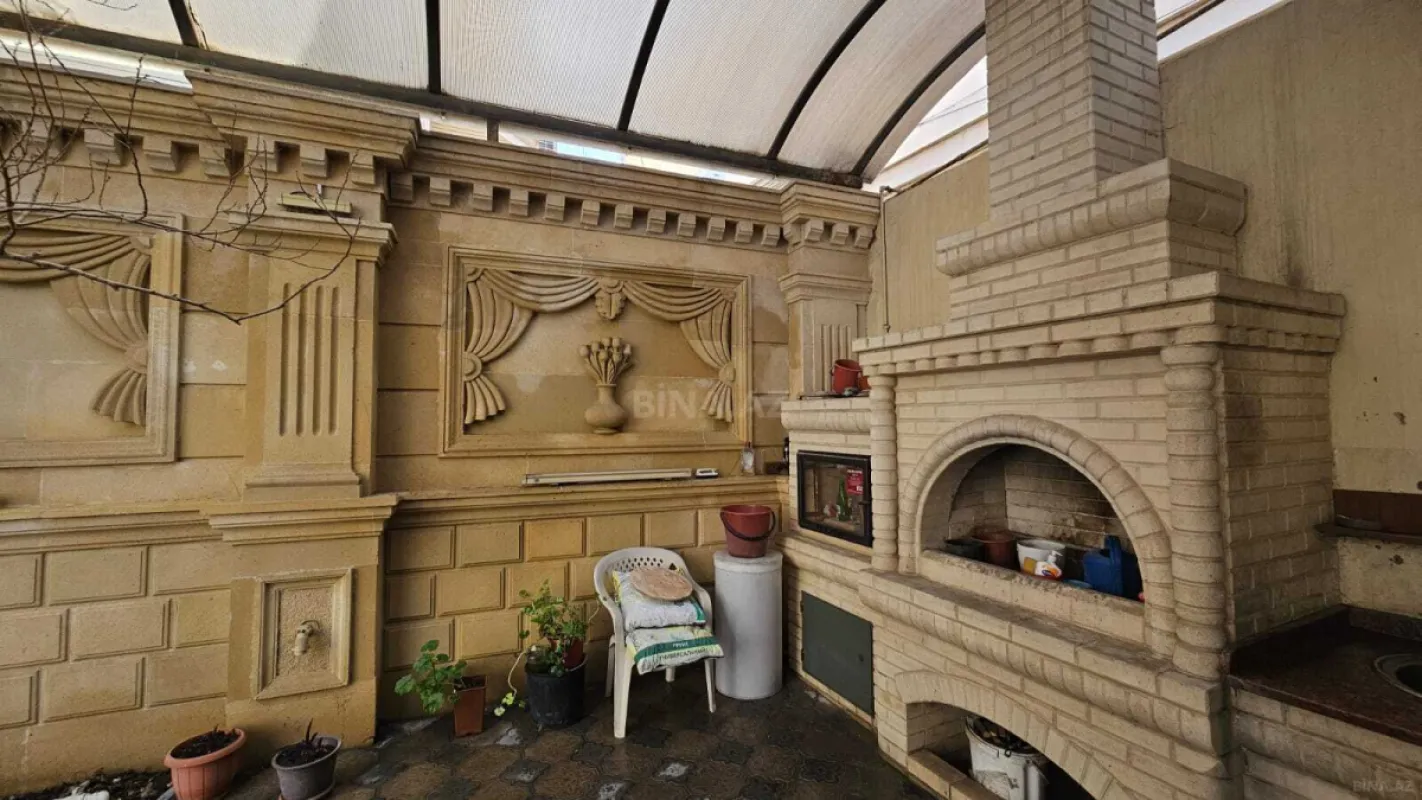 Satılır 10 otaqlı həyət evi 850 m²