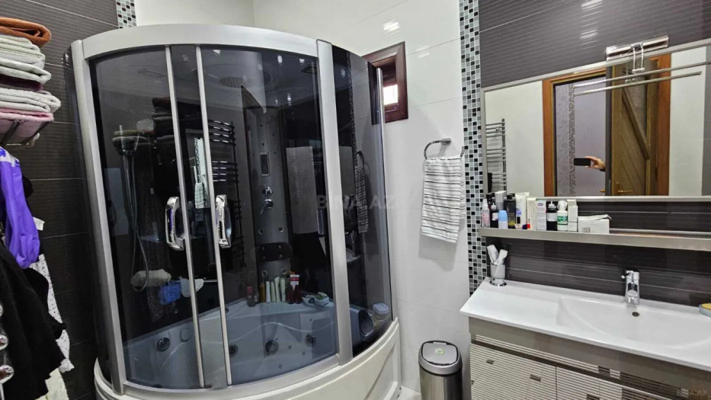 Satılır 10 otaqlı həyət evi 850 m²