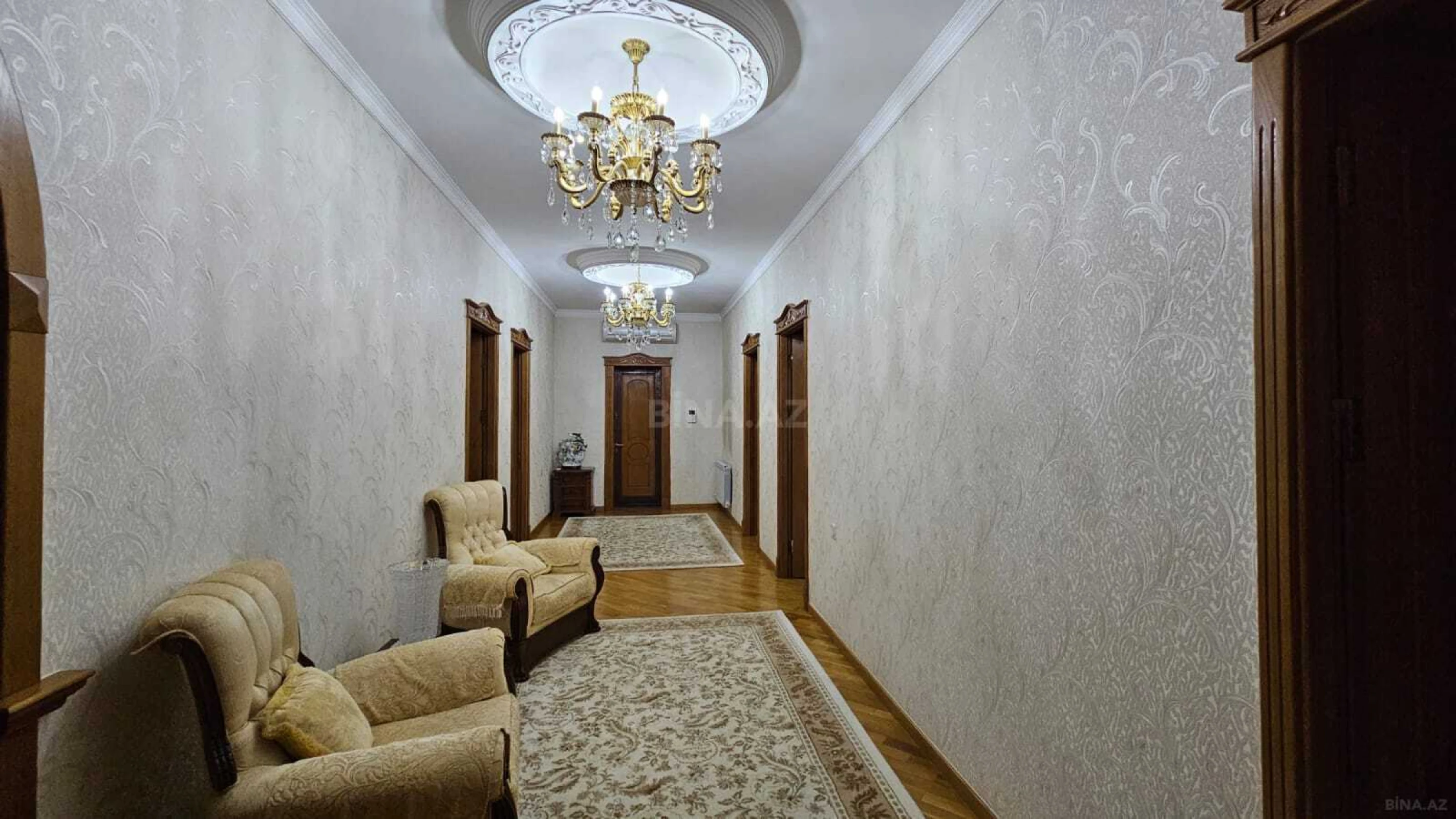 Satılır 10 otaqlı həyət evi 850 m²