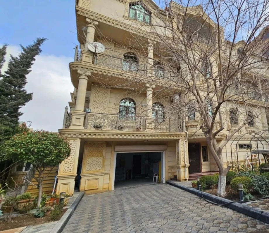 Satılır 10 otaqlı həyət evi 850 m²