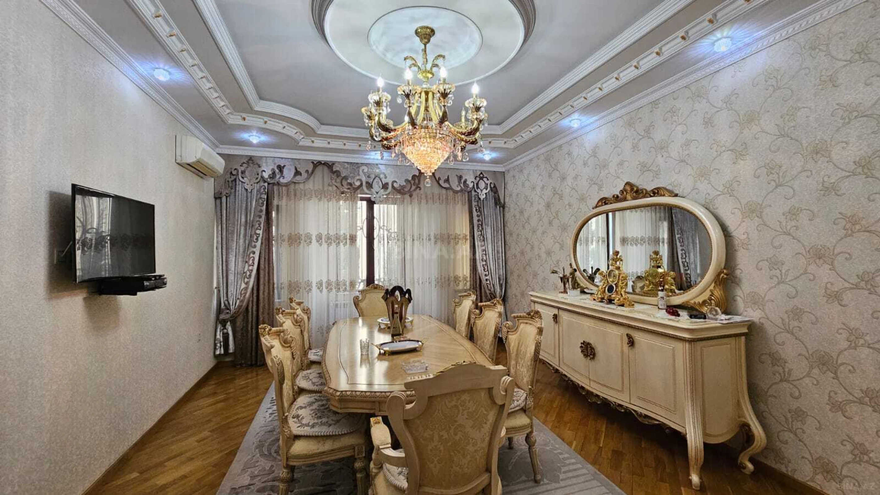 Satılır 10 otaqlı həyət evi 850 m²