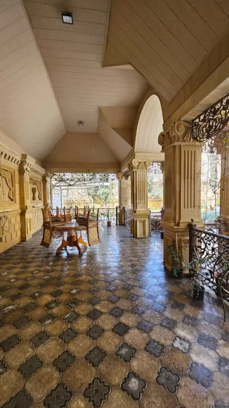 Satılır 10 otaqlı həyət evi 850 m²