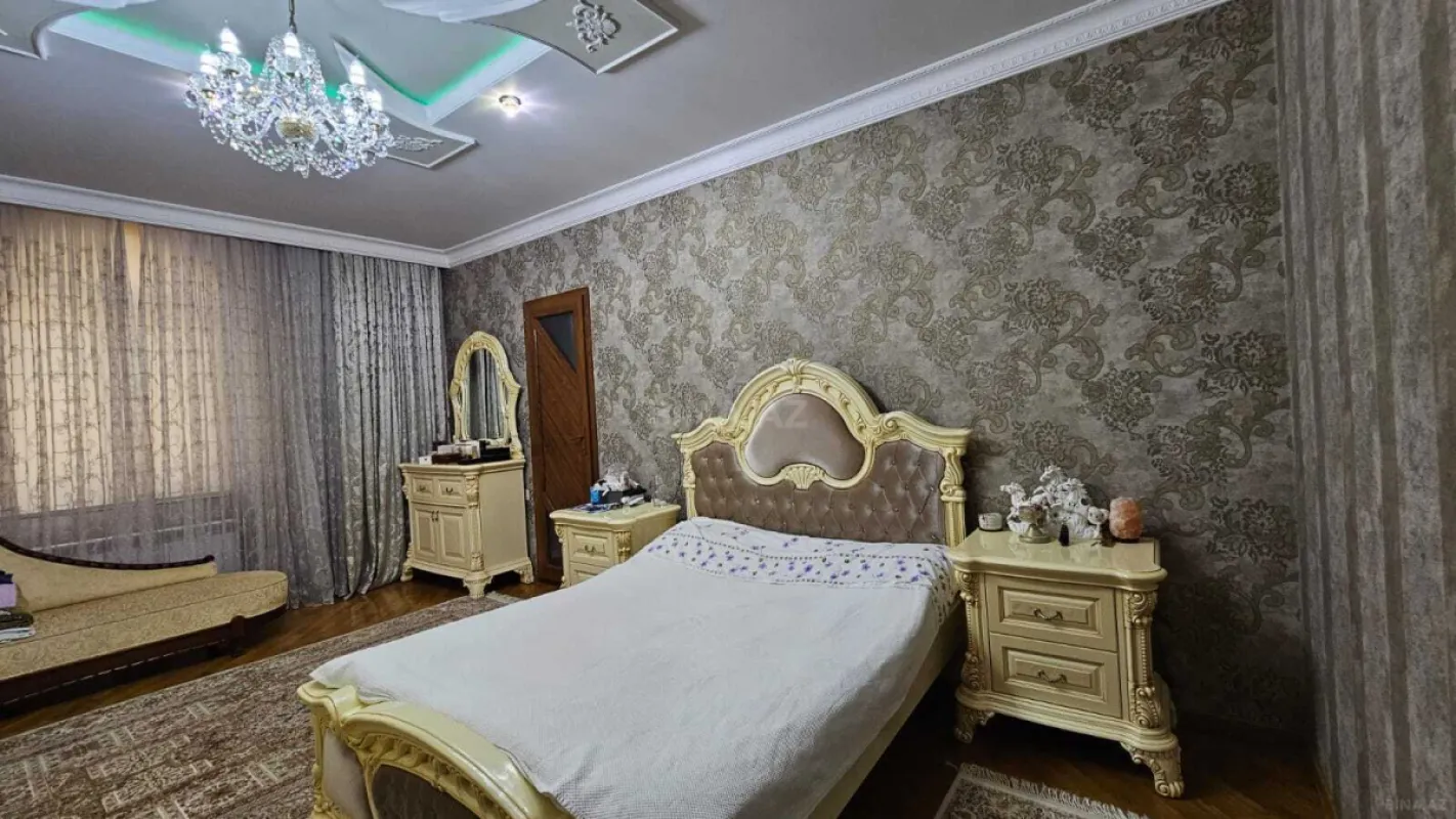 Satılır 10 otaqlı həyət evi 850 m²