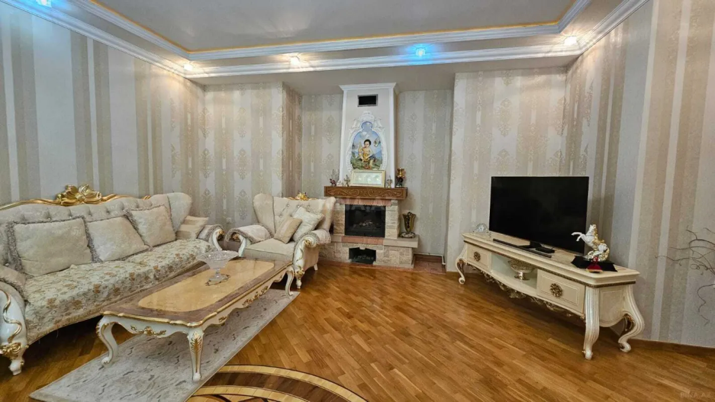 Satılır 10 otaqlı həyət evi 850 m²