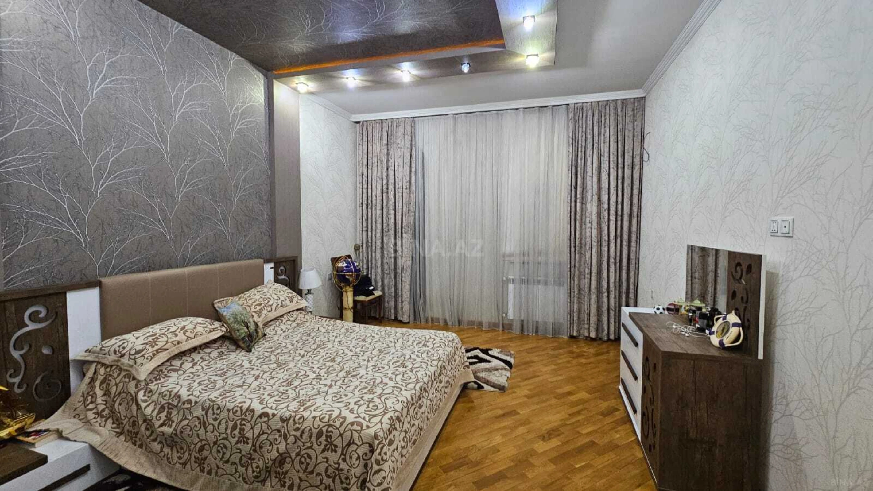 Satılır 10 otaqlı həyət evi 850 m²