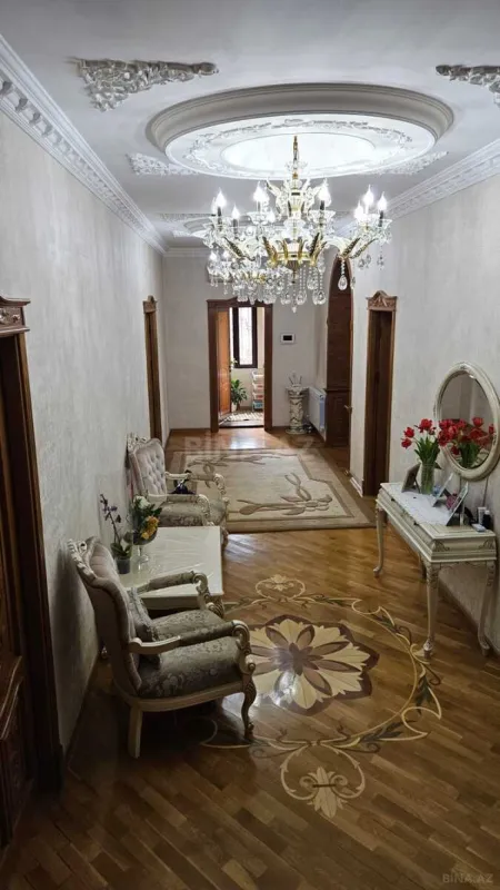 Satılır 10 otaqlı həyət evi 850 m²