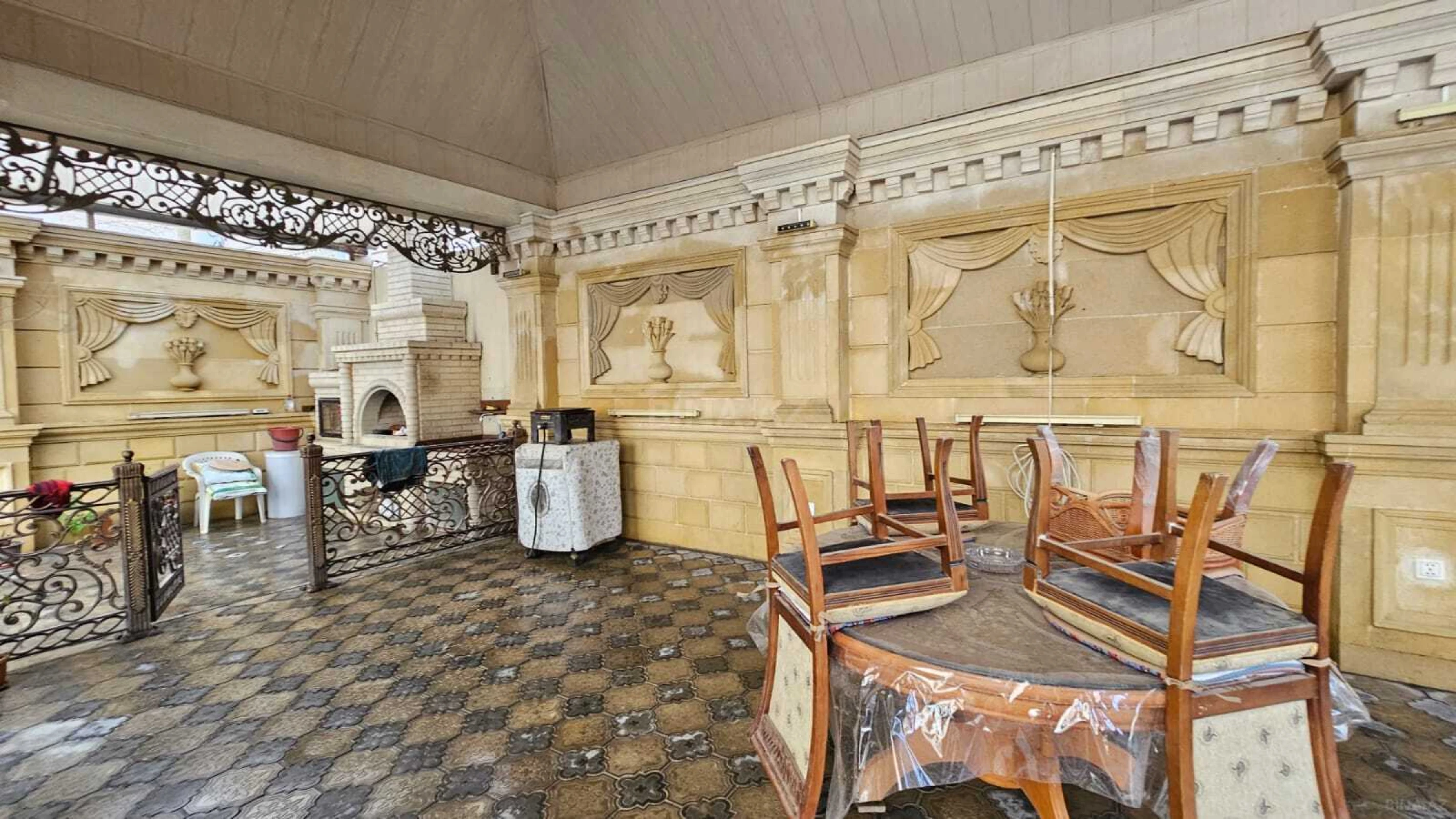 Satılır 10 otaqlı həyət evi 850 m²