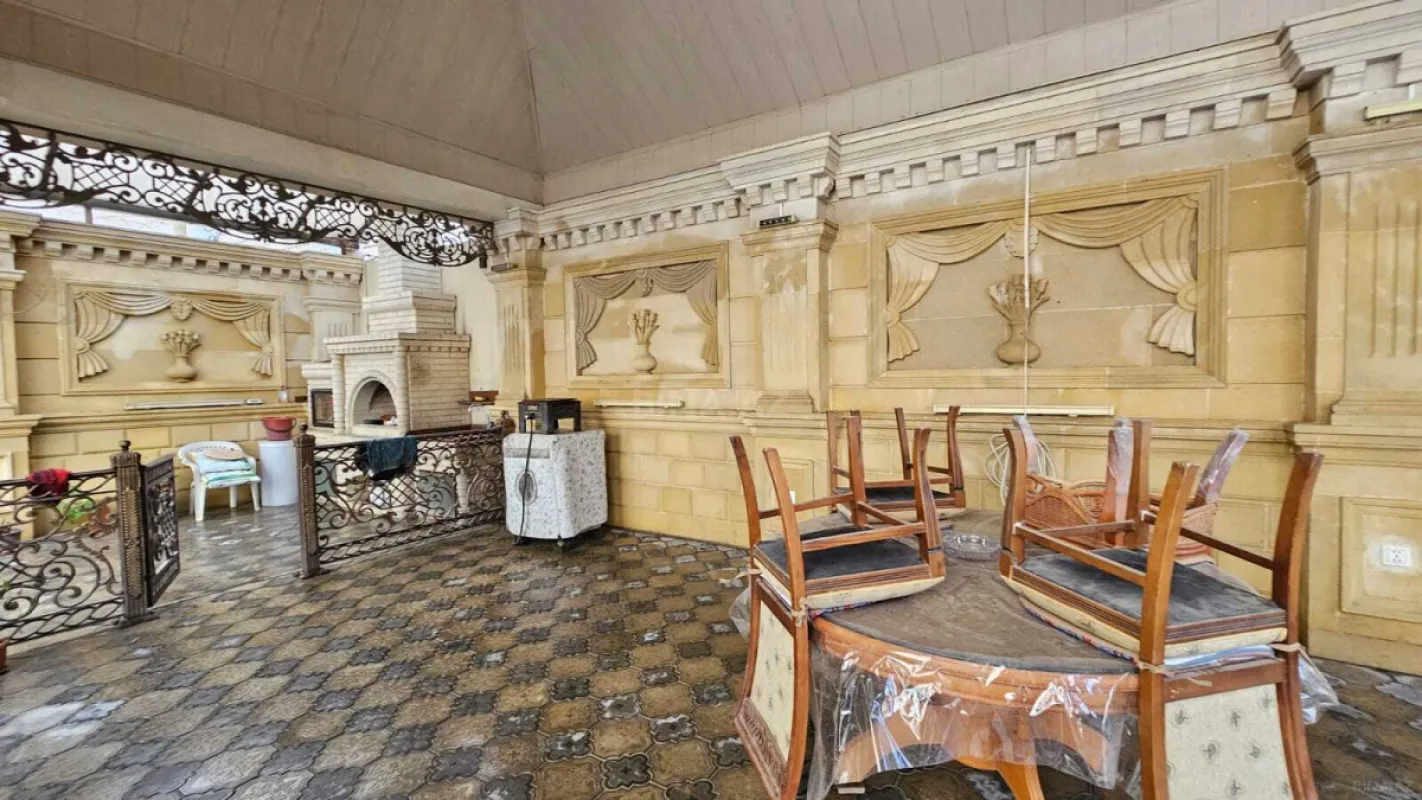 Satılır 10 otaqlı həyət evi 850 m²